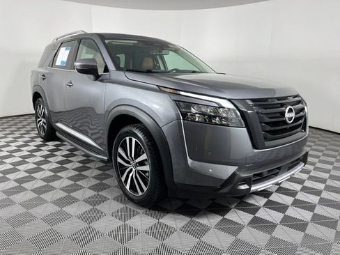 Used 2025 Nissan Pathfinder Platinum w/ Black Appearance Package FWD image 3