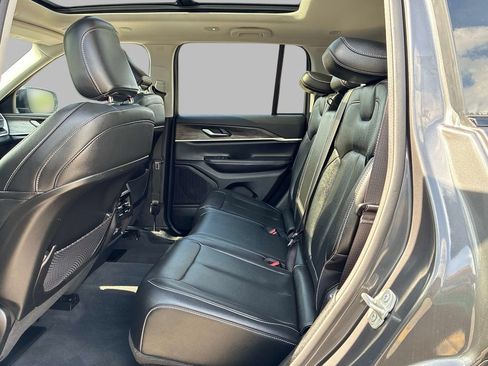 Certified 2023 Jeep Grand Cherokee Limited w/ Black Appearance Package AWD/4WD image 14