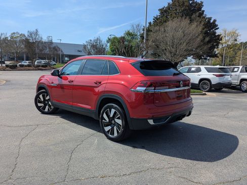 Used 2024 Volkswagen Atlas Cross Sport SE w/ Panoramic Sunroof Package image 7