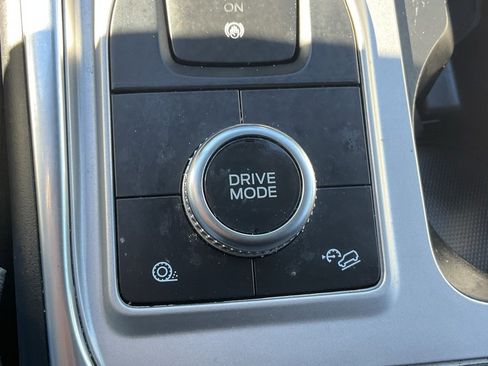 Used 2023 Ford Explorer Limited w/ Limited Technology Package image 7