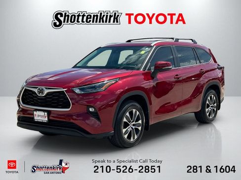 Used 2026 Toyota Highlander XLE AWD/4WD image 1