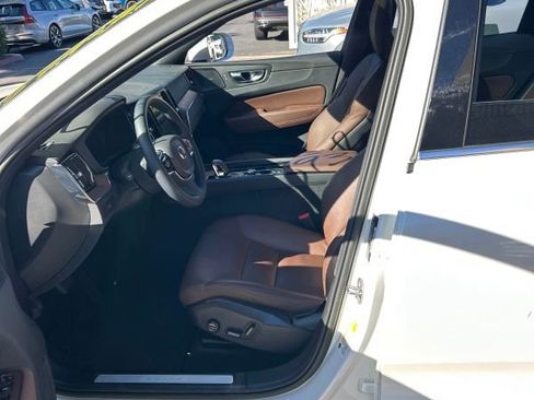 Used 2023 Volvo XC60 B5 Plus w/ Climate Package image 4