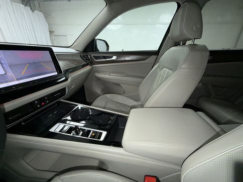 Used 2024 Volkswagen Atlas SEL Premium R-Line image 6