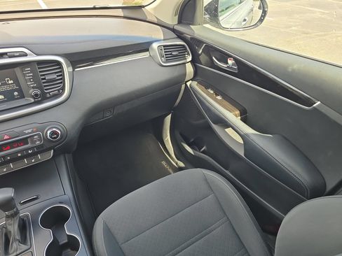 Used 2019 Kia Sorento FWD w/ LX Convenience Package image 12