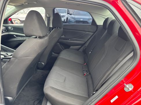 Used 2021 Hyundai Elantra SE w/ Cargo Package FWD image 10