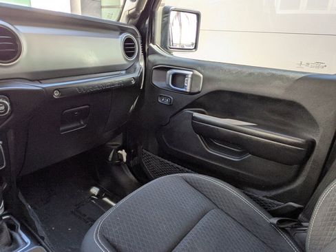 Used 2021 Jeep Wrangler Unlimited Sport AWD/4WD image 18