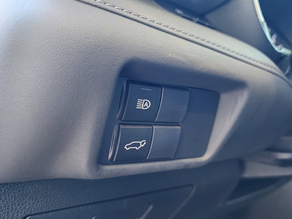 Used 2020 Toyota Highlander XLE FWD image 18
