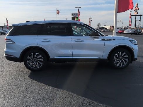 Used 2025 Lincoln Aviator AWD image 10