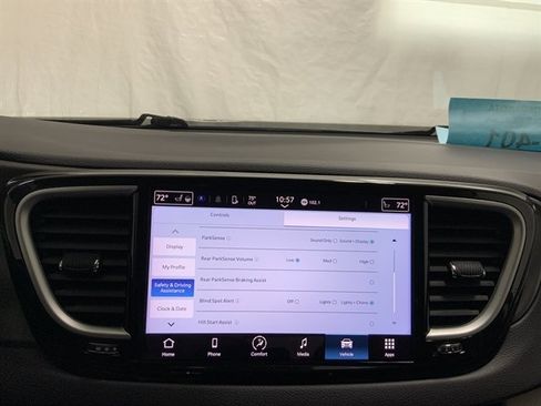 Used 2024 Chrysler Pacifica Touring-L FWD image 33