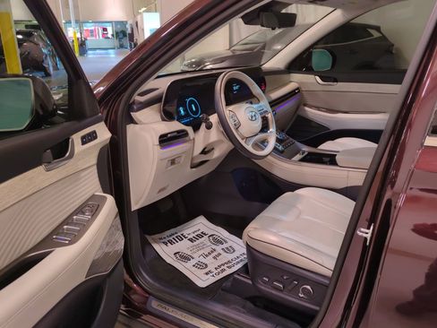 Used 2023 Hyundai Palisade Calligraphy image 17