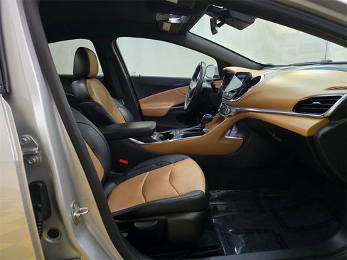 Used 2017 Chevrolet Volt Premier w/ Driver Confidence II Package image 11