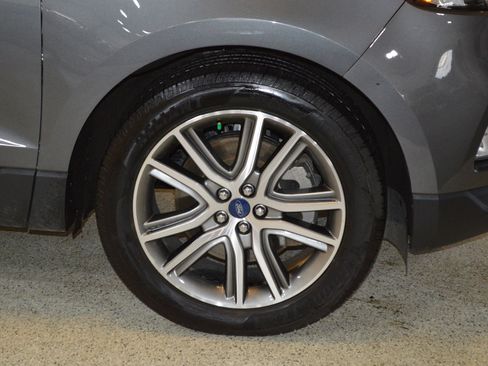 Used 2022 Ford Edge Titanium image 9