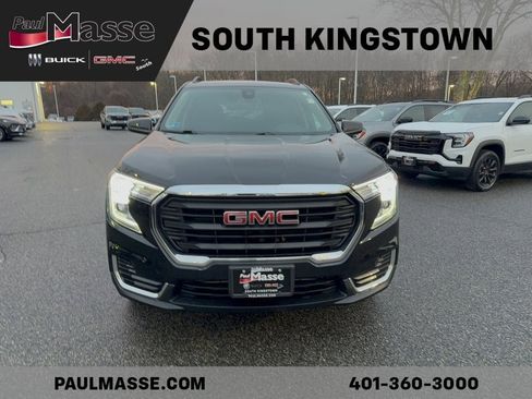Certified 2022 GMC Terrain SLE w/ Driver Convenience Package image 2