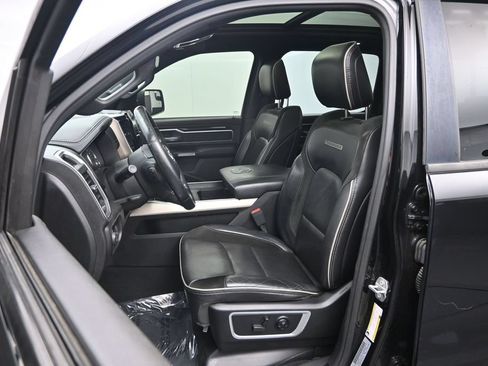 Used 2019 RAM 1500 Laramie AWD/4WD image 16