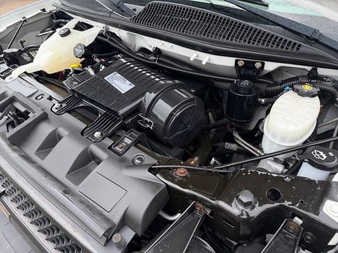 Used 2019 Chevrolet Express 3500 w/ Driver Convenience Package RWD image 33