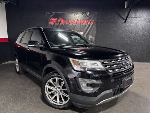 Used 2017 Ford Explorer Limited w/ Equipment Group 301A AWD/4WD image 6