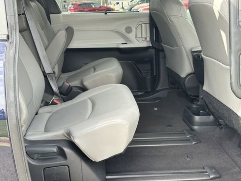 Used 2025 Toyota Sienna XLE image 16