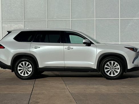 Certified 2024 Toyota Grand Highlander XLE image 3