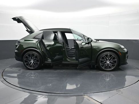 Certified 2025 Porsche Macan Electric RWD image 33
