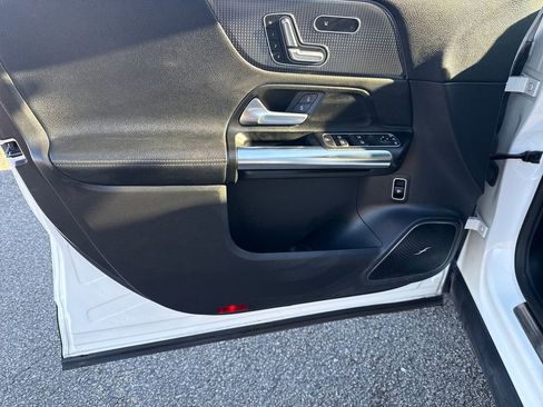 Used 2021 Mercedes-Benz GLA 250 4MATIC image 11