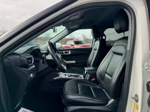 Used 2022 Ford Explorer XLT w/ Equipment Group 202A image 20