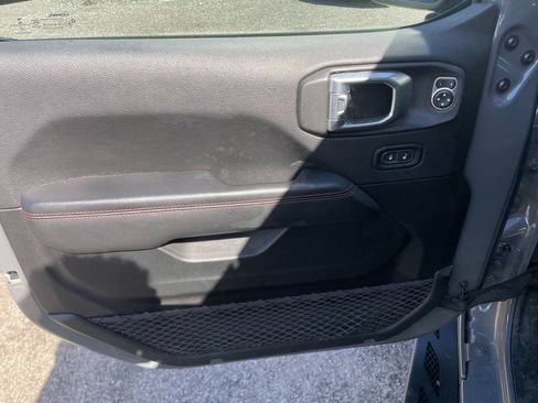 Used 2020 Jeep Wrangler Unlimited Rubicon w/ Dual Top Group AWD/4WD image 11