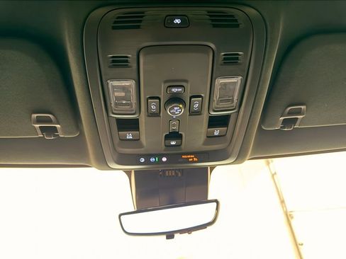 Used 2025 GMC Yukon AT4 w/ AT4 Premium Package AWD/4WD image 21