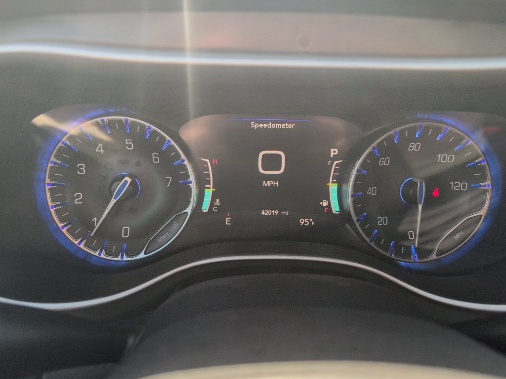 Used 2025 Chrysler Pacifica Select FWD image 26