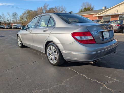 Used 2011 Mercedes-Benz C 300 Luxury image 8