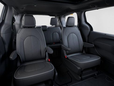 New 2026 Chrysler Pacifica Limited image 15