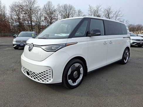New 2025 Volkswagen ID. Buzz Pro S image 2