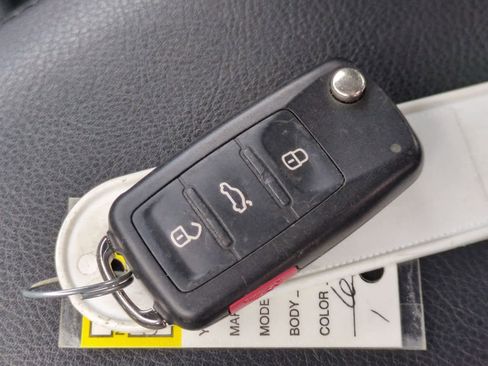 Used 2013 Volkswagen Eos Executive image 36