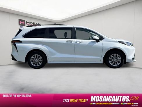Used 2022 Toyota Sienna XLE w/ XLE Plus Package FWD image 8