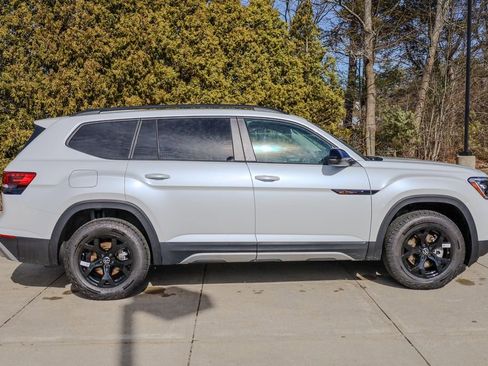 New 2026 Volkswagen Atlas Peak Edition image 14