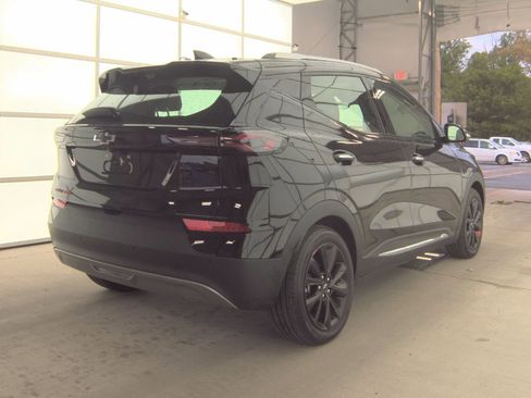 Used 2023 Chevrolet Bolt EUV Premier w/ Sun & Sound Package FWD image 3