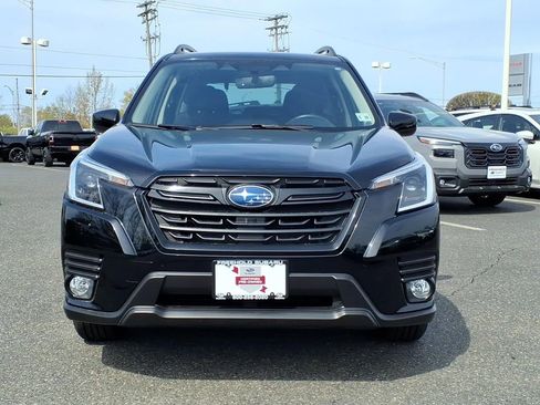 Used 2023 Subaru Forester Premium image 2