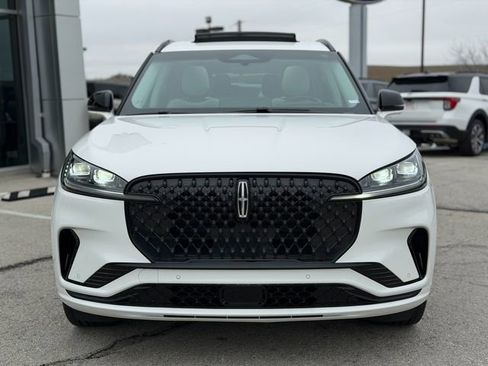 Used 2025 Lincoln Aviator Reserve w/ Equipment Group 201A image 2