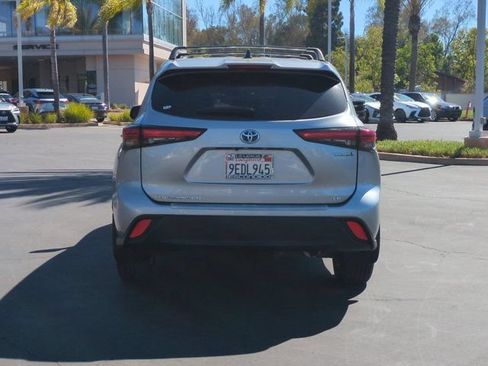 Used 2023 Toyota Highlander LE AWD/4WD image 6