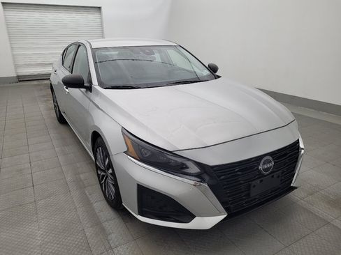 Used 2024 Nissan Altima 2.5 SV FWD image 13