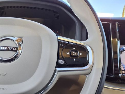 Certified 2023 Volvo XC60 B5 Ultimate w/ Climate Package image 27