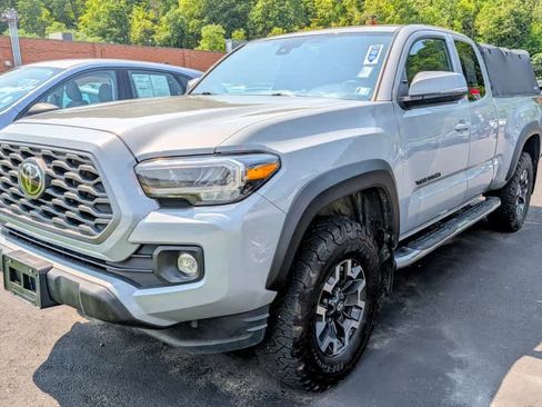 Used 2020 Toyota Tacoma TRD Off-Road w/ TRD Premium Off Road Package AWD/4WD image 3