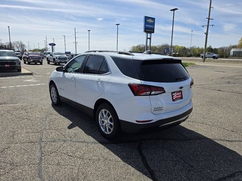 Used 2024 Chevrolet Equinox LT AWD/4WD image 3