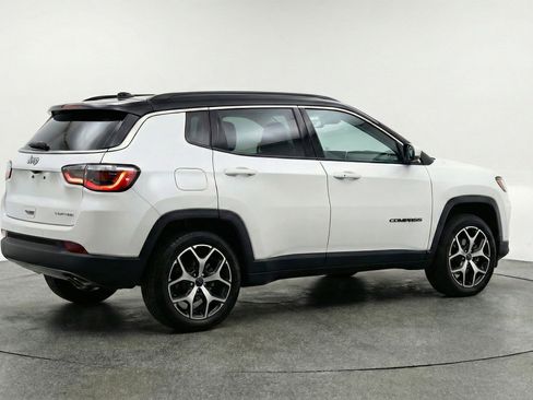 Used 2025 Jeep Compass Limited image 9