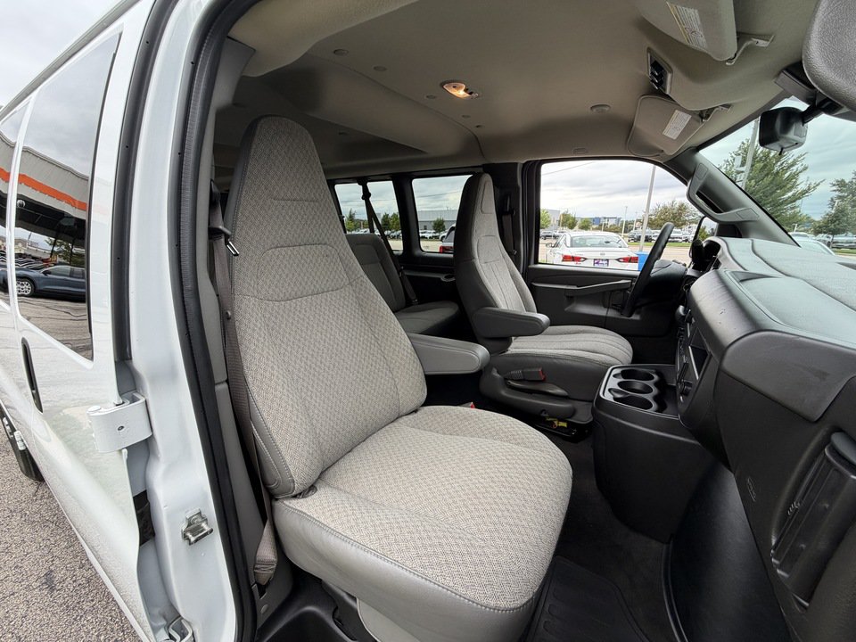 Used 2024 Chevrolet Express 3500 LT w/ LT Preferred Equipment Group RWD image 18