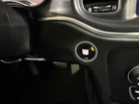 Used 2017 Dodge Charger SXT AWD/4WD image 19