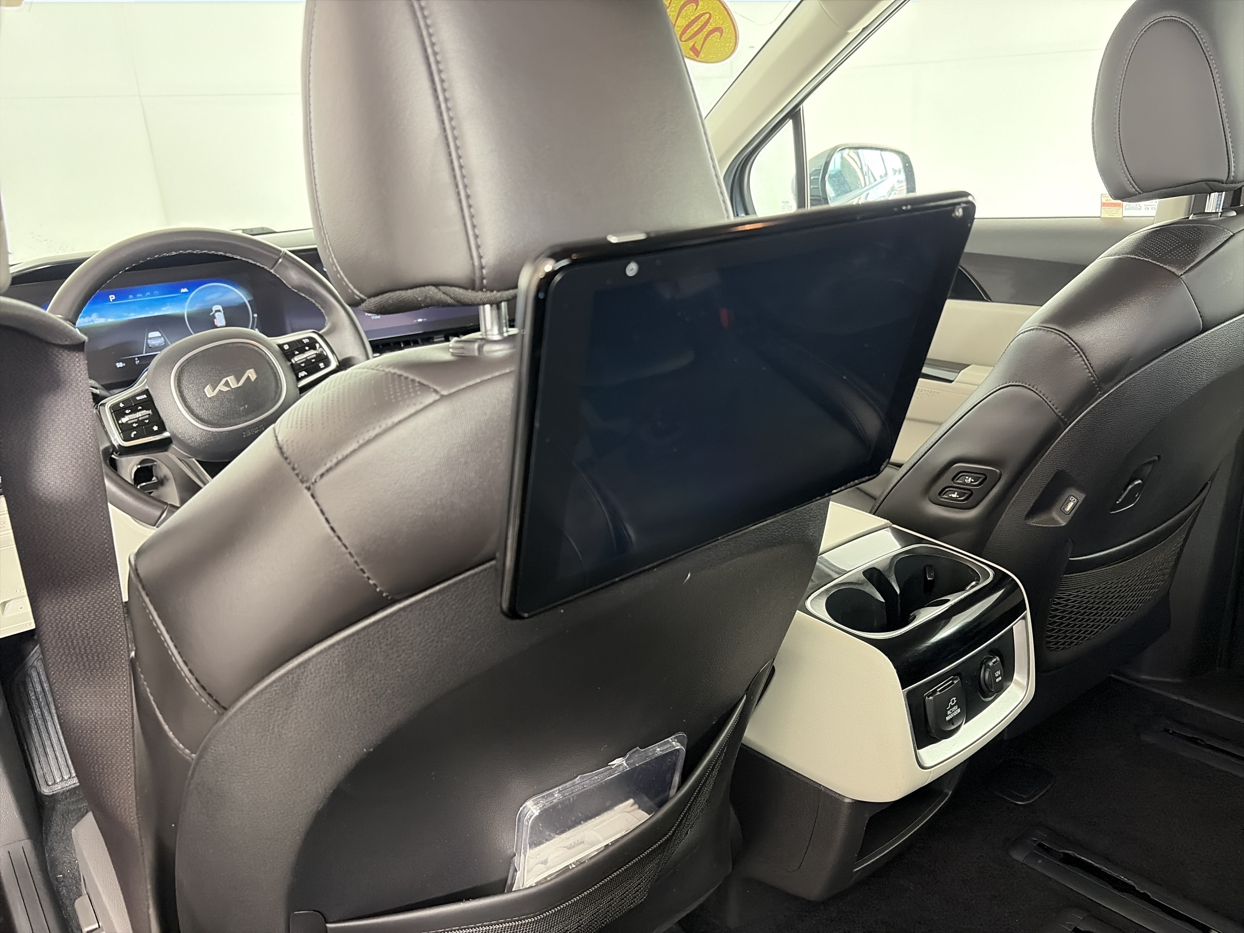 Certified 2024 Kia Carnival SX FWD image 23