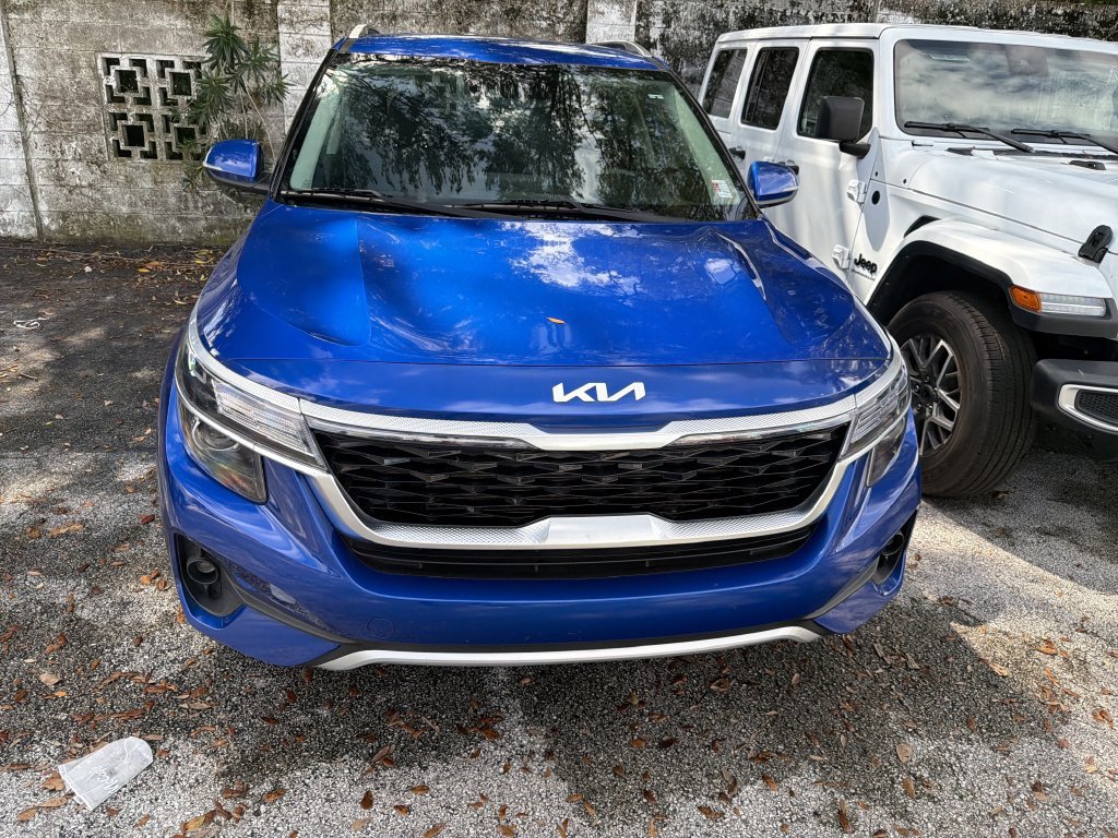Used 2023 Kia Seltos S AWD/4WD image 2