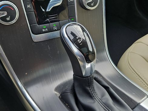 Used 2016 Volvo XC60 T6 w/ Protection Package image 15