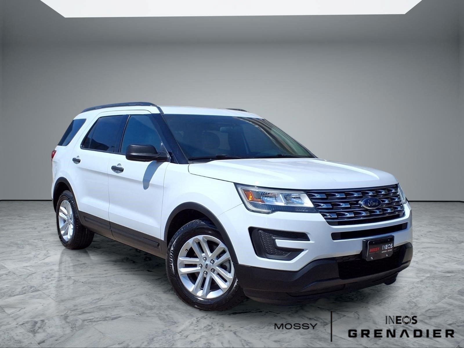Used 2017 Ford Explorer FWD image 1