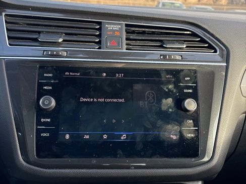 Used 2022 Volkswagen Tiguan SE image 12